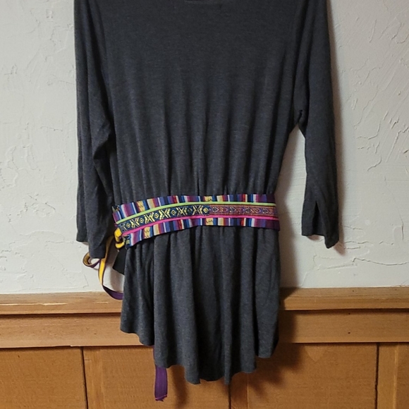 Unique tunic top with attached belt - Picture 5 of 6